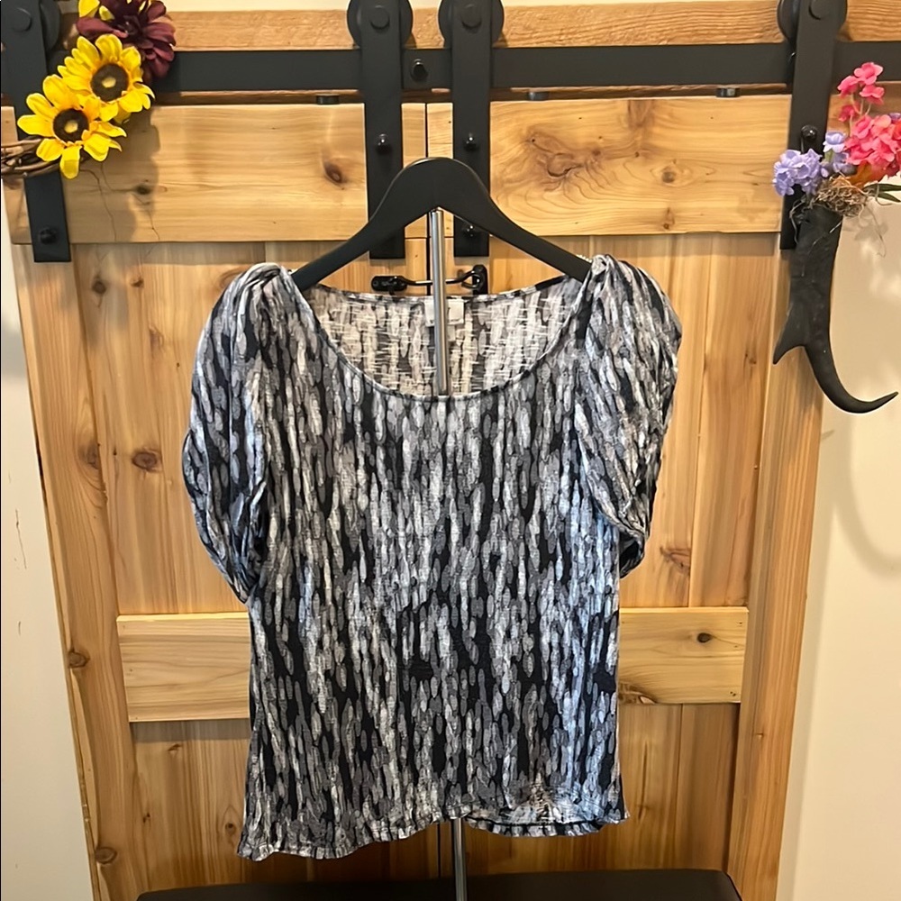 Worthington Monochrome Abstract Blouse with Cut Out on Sleeves